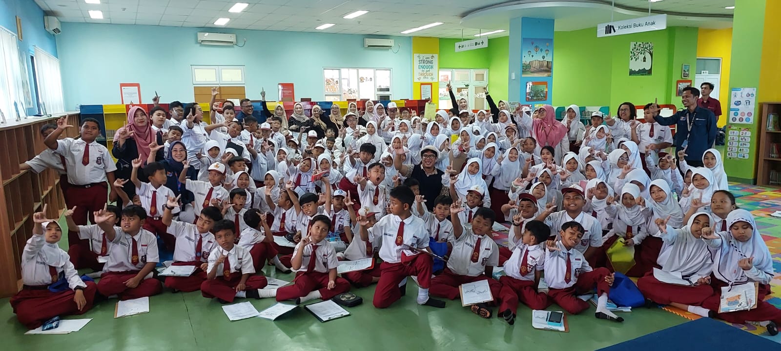 Wisata LiterAsyik Ke Perpustakaan Jakarta Timur Bersama SDN Pondok Bambu 10
